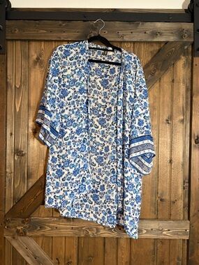H&M Blue and White Floral Kimono Top